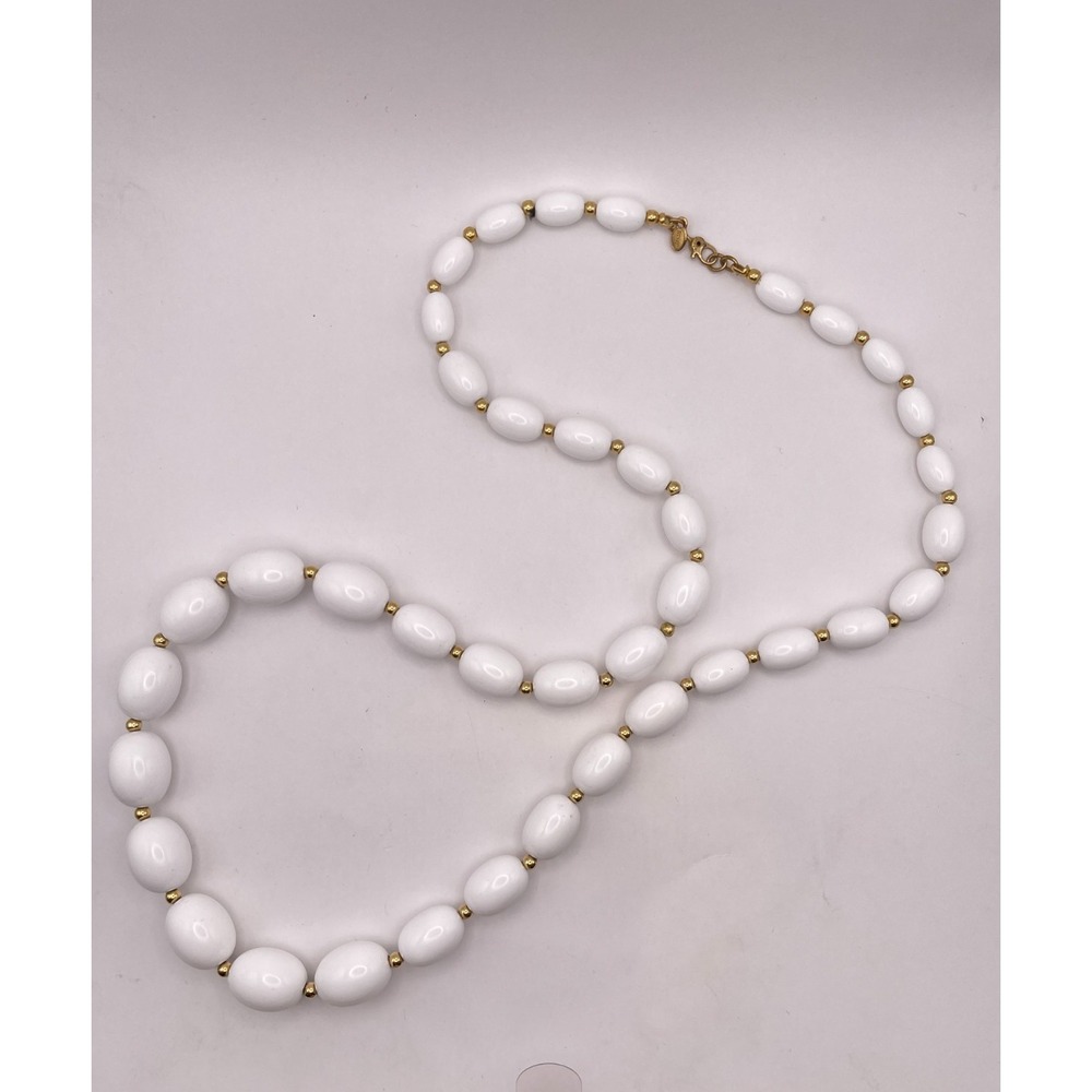 Vintage Necklace Monet White